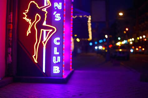 erotica marseille|Marseille Strip Clubs, Massage Parlours and Brothels